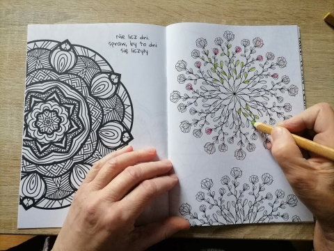 Mandala. Kolorowanka z cytatami motywującymi dla Seniorów Mandala. Kolorowanka z cytatami motywującymi dla Seniorów