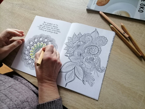 Mandala. Kolorowanka z cytatami motywującymi dla Seniorów Mandala. Kolorowanka z cytatami motywującymi dla Seniorów