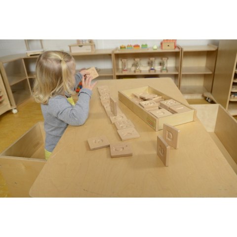Gra Sensoryczna Rozpoznaj Dotykiem Literki Cyfry Kształty Masterkidz Montessori