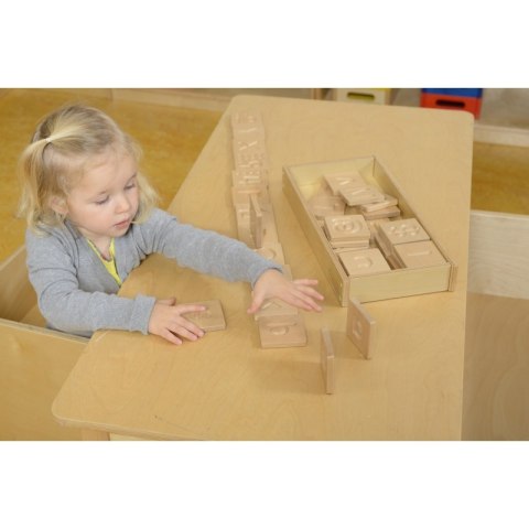 Gra Sensoryczna Rozpoznaj Dotykiem Literki Cyfry Kształty Masterkidz Montessori