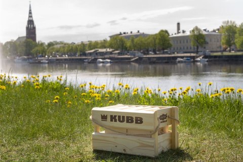 Gra Kubb w kartonowym opakowaniu