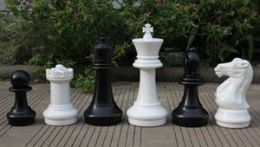 Średniej wielkości figury szachowe, szachy ogrodwowe/plenerowe (król 41cm)