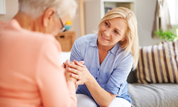Opieka nad seniorem – poznaj pomoce do komunikacji z osobami starszymi i terapii zaburzeń mowy