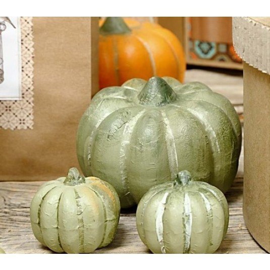 Jesienne zajęcia plastyczne dla senior&oacute;w &ndash; malowanie dyni farbami akrylowymi